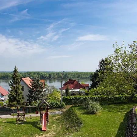 Kulcsi-duna Vendeghaz Holiday home *