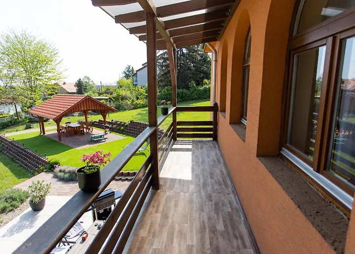 Tatil Evi Kulcsi-duna Vendeghaz